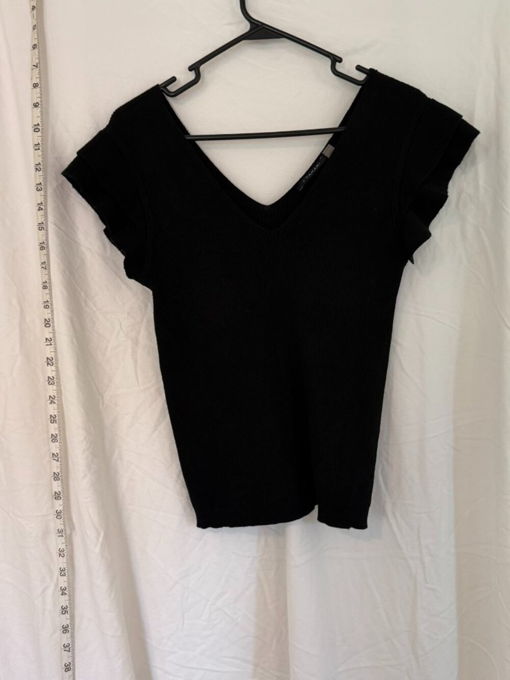 T Tahari Crop Top Women's Black Medium Cap Sleeves Plunge V-Neck Ribbed Knit